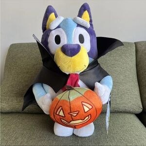 Bluey Halloween Greeter Holding pumpkin